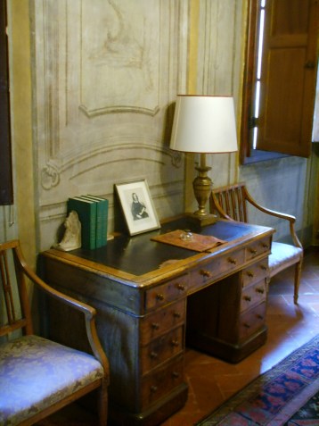 Casa_Guidi,_studio_Robert_Browning_05_scrittoio